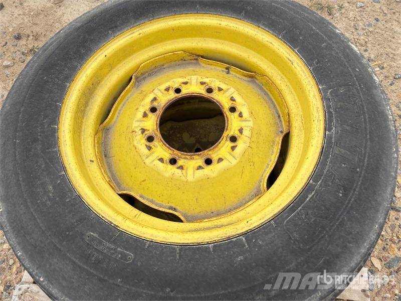 Quantity of (2) 7.50-20 Tires - Fits John Deere Gume, točkovi i felne