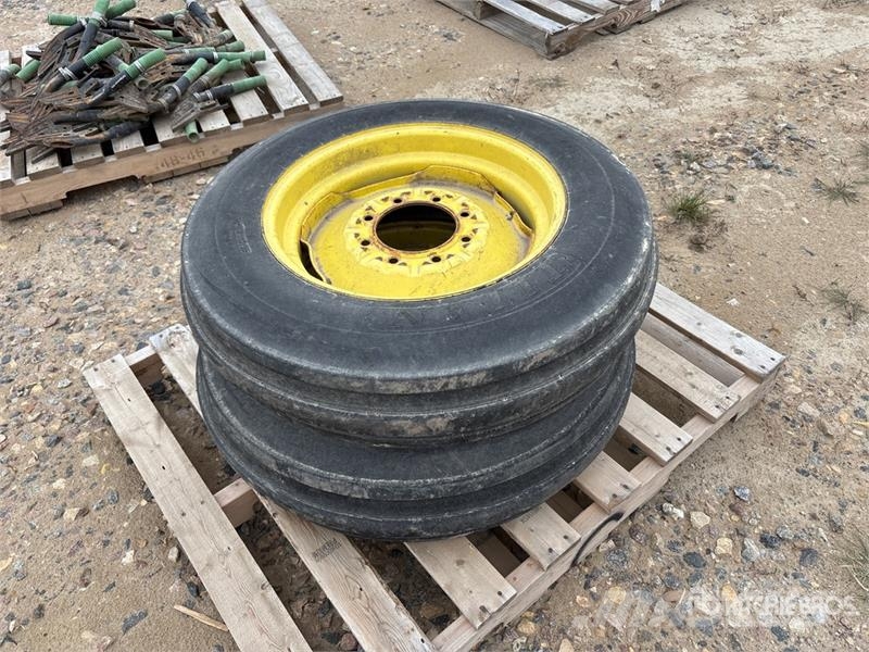 Quantity of (2) 7.50-20 Tires - Fits John Deere Gume, točkovi i felne