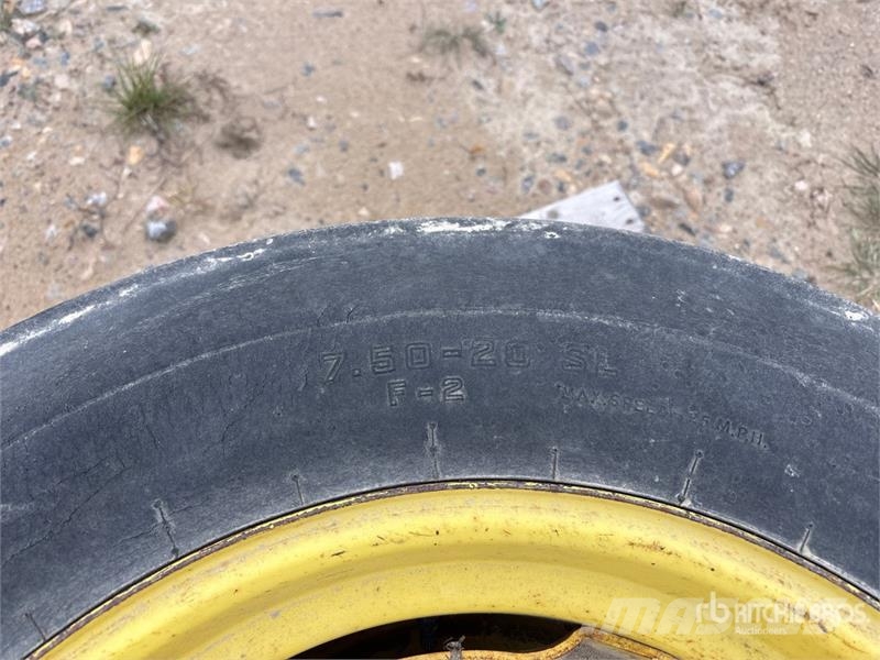 Quantity of (2) 7.50-20 Tires - Fits John Deere Gume, točkovi i felne