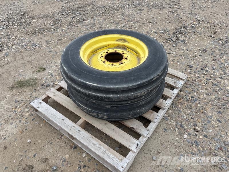 Quantity of (2) 7.50-20 Tires - Fits John Deere Gume, točkovi i felne