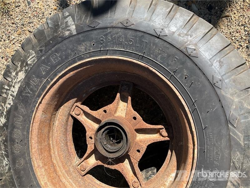 Quantity of (2) 8-14.5 Tires Opony, koła i felgi