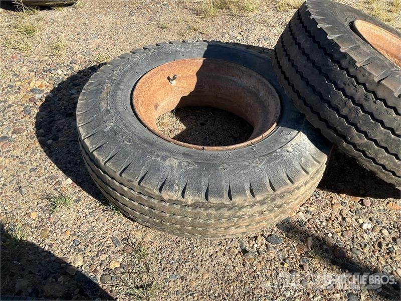 Quantity of (2) 8-14.5 Tires Opony, koła i felgi