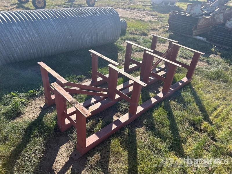 Quantity of (2) 8 ft Steel Stands Andre komponenter