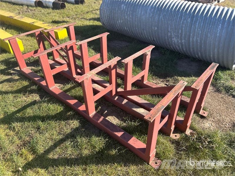 Quantity of (2) 8 ft Steel Stands Andre komponenter