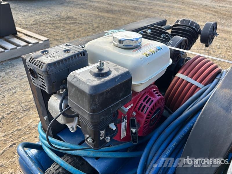 Quantity of (2) 8 gal Portable Air Compressor Kompressoren