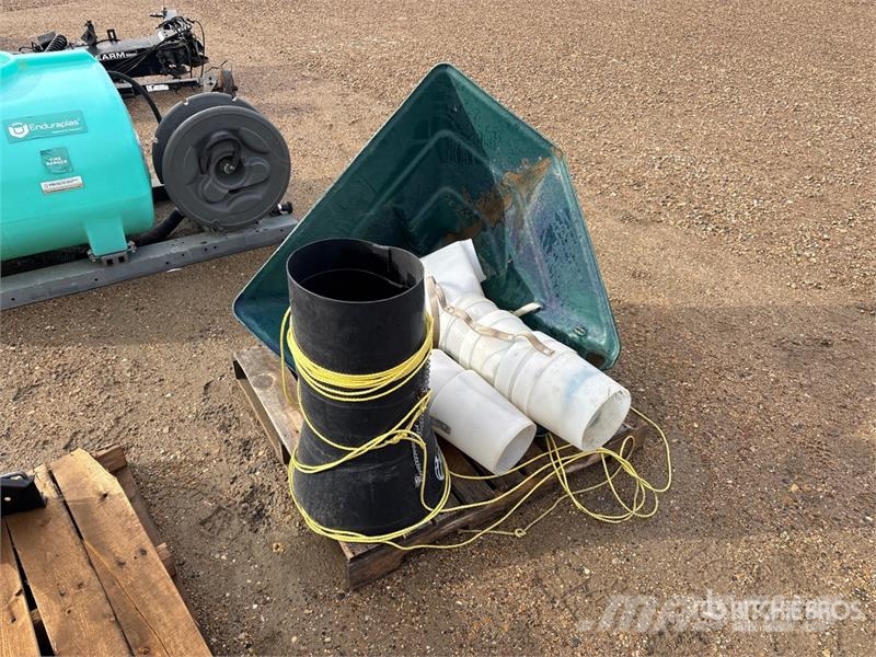  Quantity of (2) 8 in Auger Hopper Sonstige Ernte Verarbeitung und -lagerung