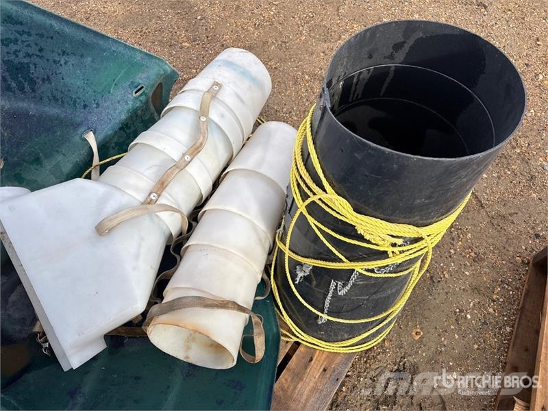  Quantity of (2) 8 in Auger Hopper Sonstige Ernte Verarbeitung und -lagerung