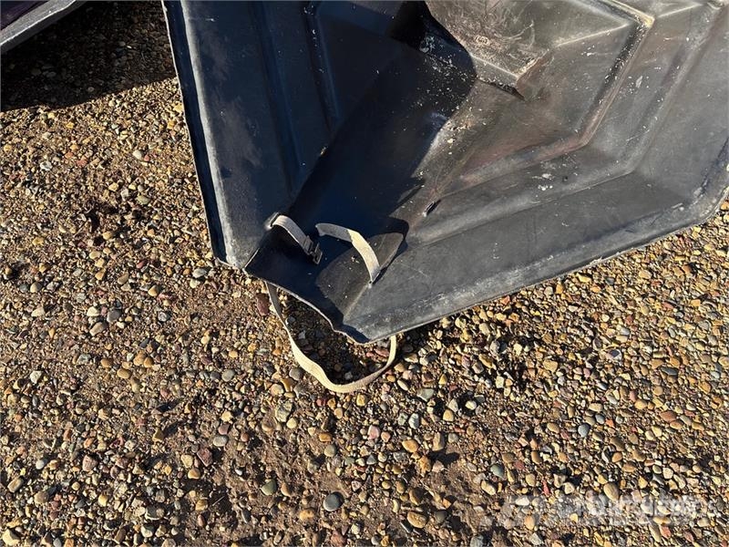 Quantity of (2) 8 in Poly Hopper Naprave za predelavo in shranjevanje žetve - Ostalo