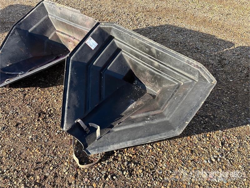 Quantity of (2) 8 in Poly Hopper Naprave za predelavo in shranjevanje žetve - Ostalo