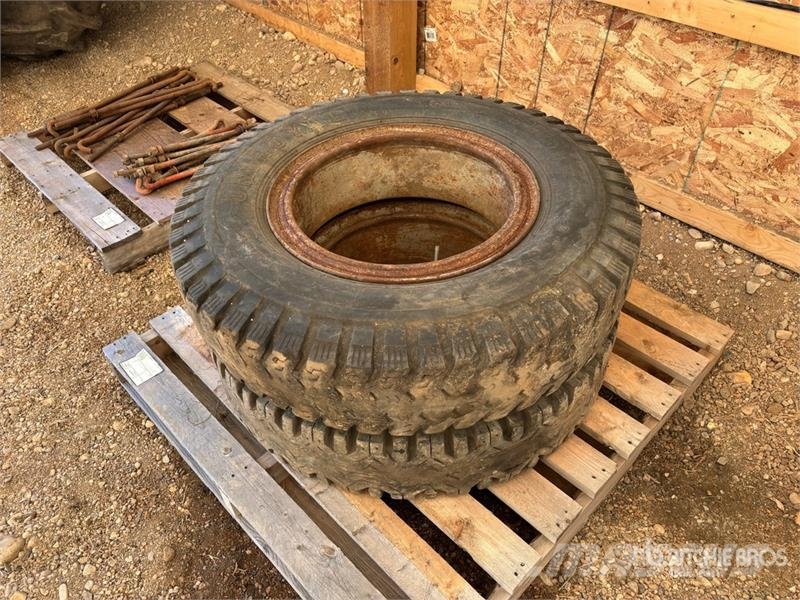 Quantity of (2) 9.00-20 Tires Opony, koła i felgi