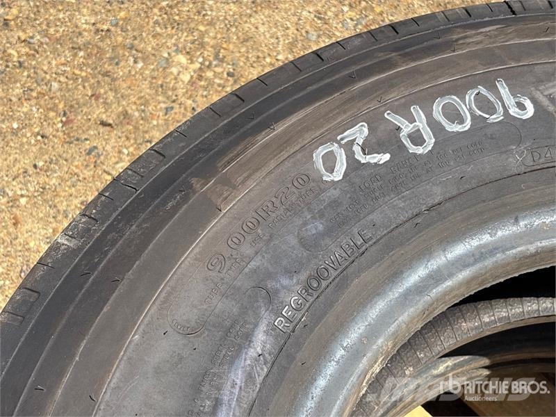 Quantity of (2) 9.00R20 Tires Opony, koła i felgi