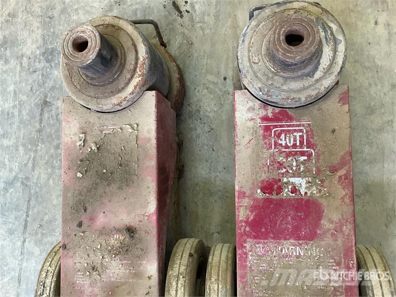 Quantity of (2) Air Actuated Floor Jacks Andre komponenter