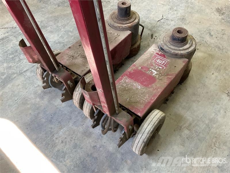 Quantity of (2) Air Actuated Floor Jacks Andre komponenter