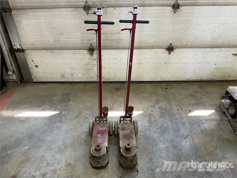 Quantity of (2) Air Actuated Floor Jacks Andre komponenter
