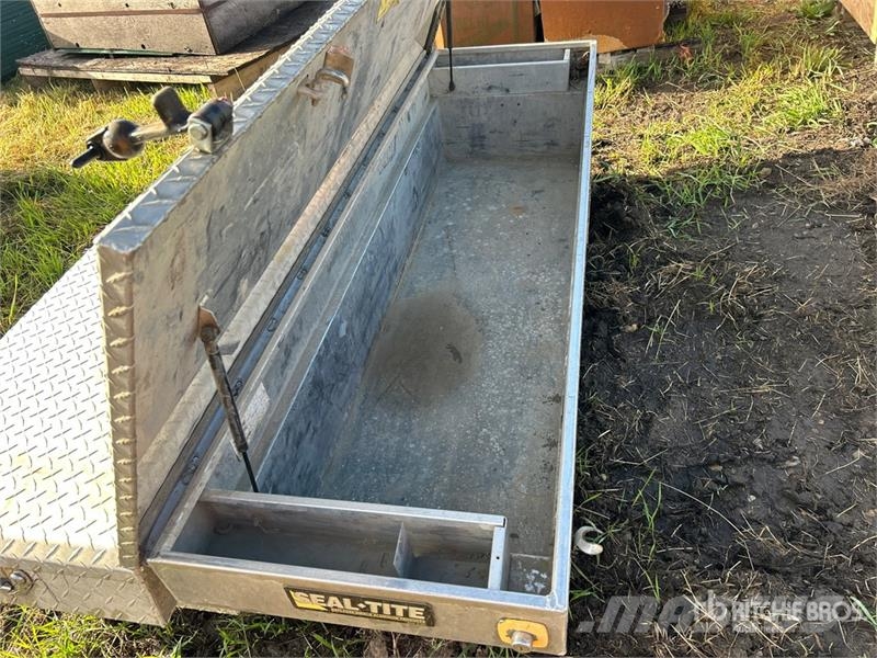 Quantity of (2) Aluminum Diamond Plate Truck Tool Ďalšie komponenty
