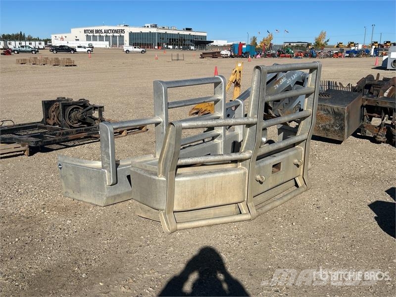 Quantity of (2) Aluminum Truck Bumper Коммерческий транспорт - Другие