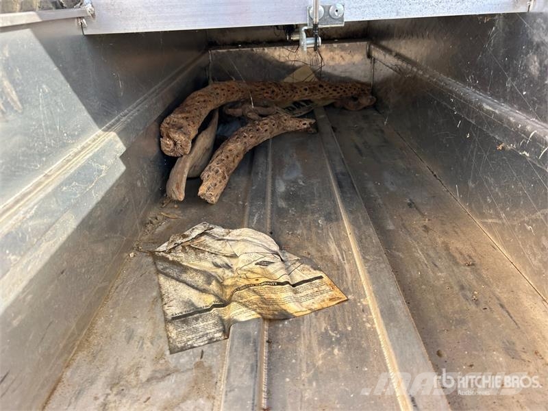 Quantity of (2) Aluminum Diamond Plate Truck Tool Ďalšie komponenty