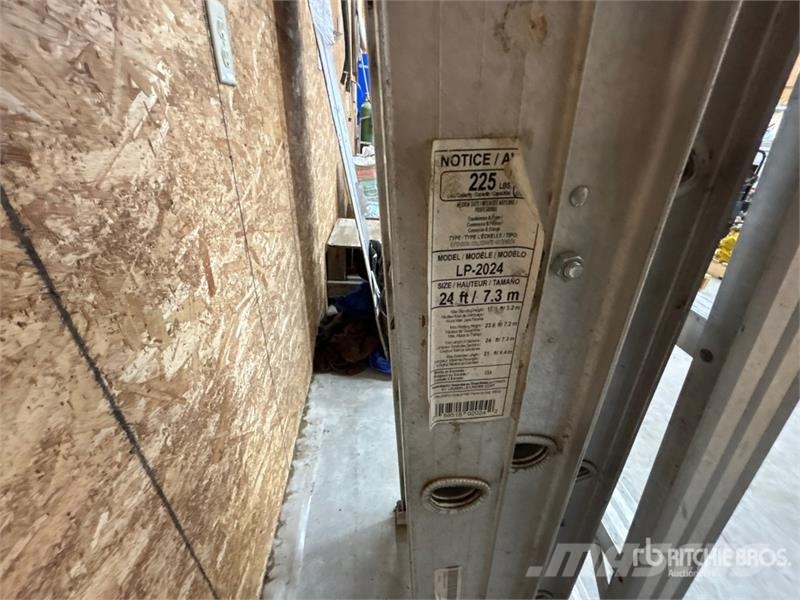 Quantity of (2) Aluminum Ladder Ostale komponente za građevinarstvo