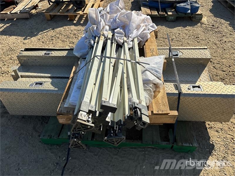  Quantity of (2) Aluminum Tool box معدات النقل - غير ذلك