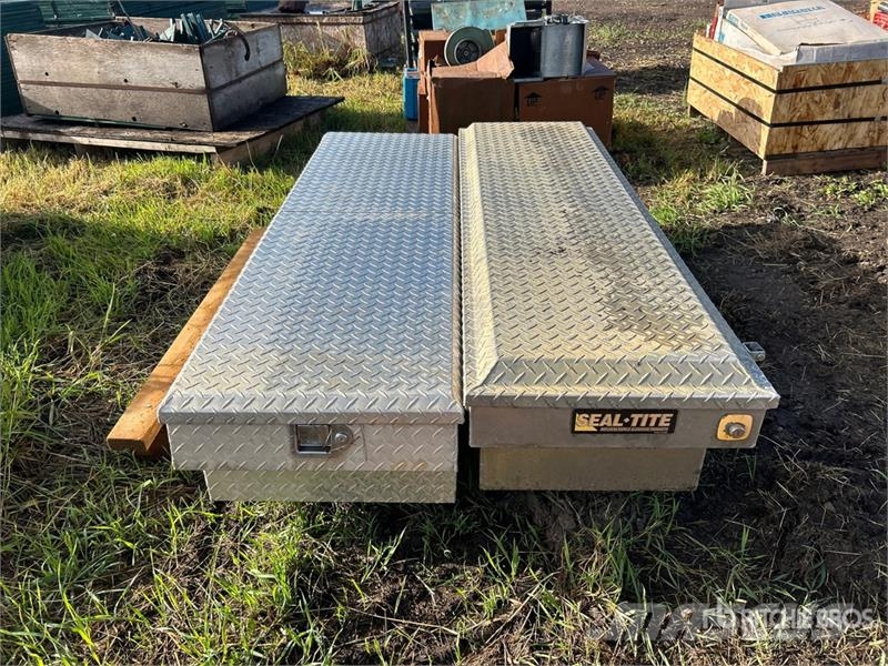 Quantity of (2) Aluminum Diamond Plate Truck Tool Ďalšie komponenty