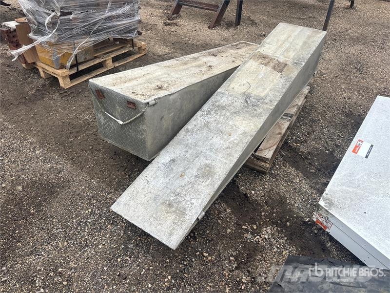 Quantity of (2) Aluminum Ramps Drugi deli