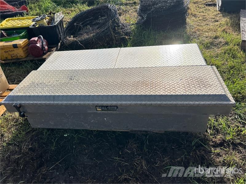 Quantity of (2) Aluminum Diamond Plate Truck Tool Ďalšie komponenty