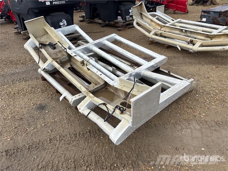  Quantity of (2) Aluminum Bumper Transportes - Outros
