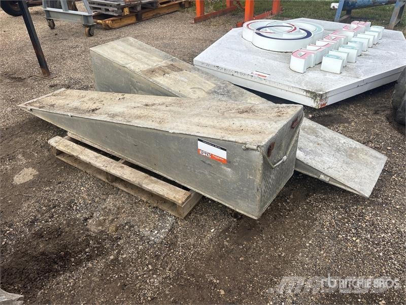 Quantity of (2) Aluminum Ramps Drugi deli