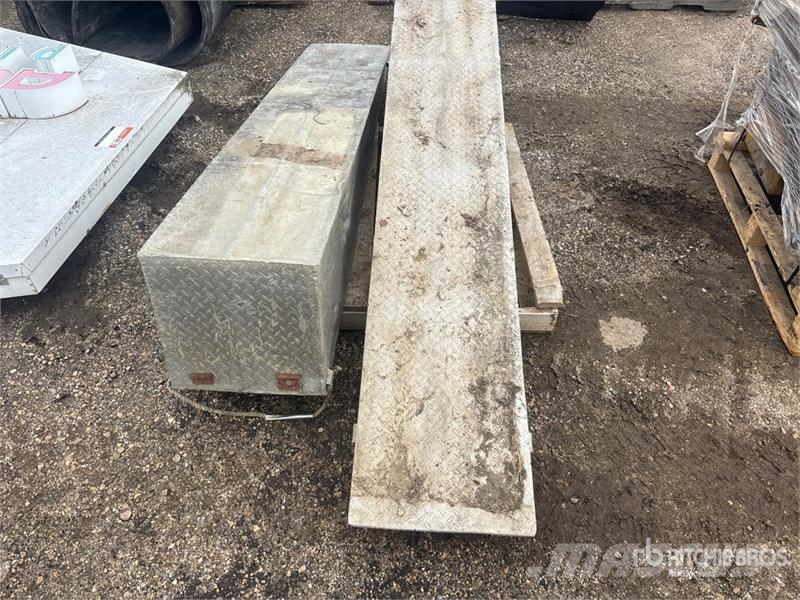 Quantity of (2) Aluminum Ramps Drugi deli