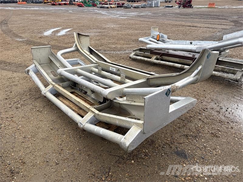 Quantity of (2) Aluminum Bumper Transportes - Outros