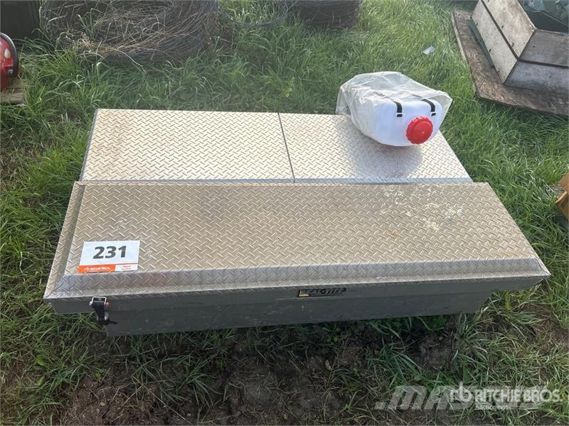 Quantity of (2) Aluminum Diamond Plate Truck Tool Ďalšie komponenty