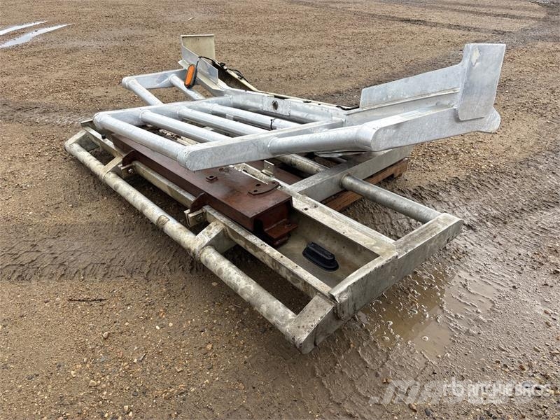  Quantity of (2) Aluminum Bumper Transportes - Outros
