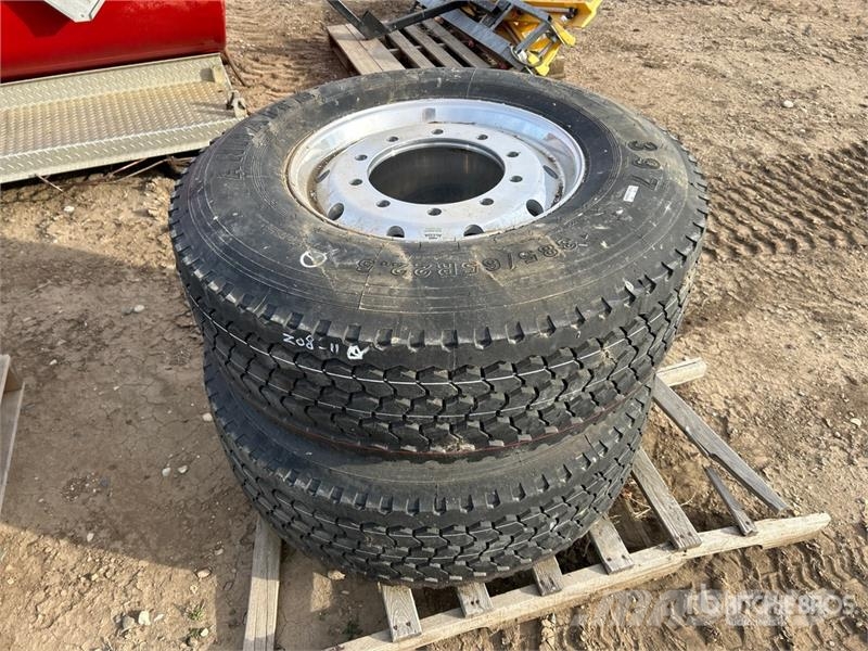  Quantity of (2) Annaite 385/65R22.5 Tires Gumiabroncsok, kerekek és felnik