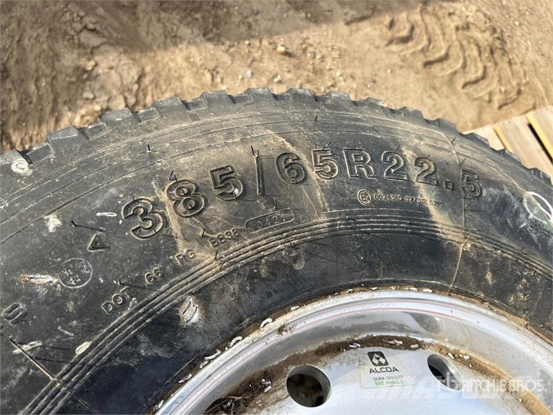  Quantity of (2) Annaite 385/65R22.5 Tires Gumiabroncsok, kerekek és felnik