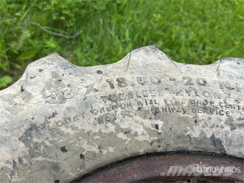 Quantity of (2) Armstrong 38x18.00-20 Tires Opony, koła i felgi