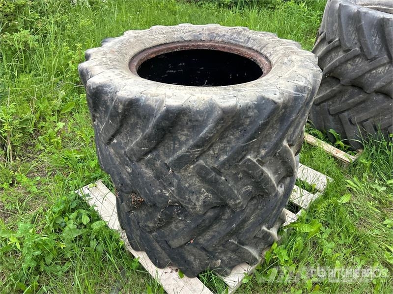 Quantity of (2) Armstrong 38x18.00-20 Tires Opony, koła i felgi