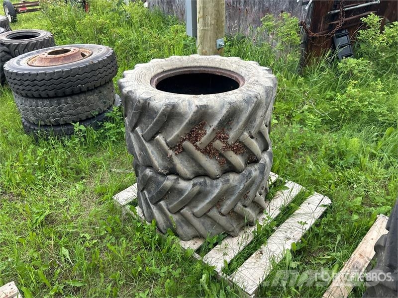 Quantity of (2) Armstrong 38x18.00-20 Tires Opony, koła i felgi