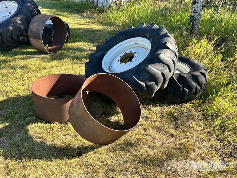 Quantity of (2) Armstrong 17.5L-24 Tires Opony, koła i felgi
