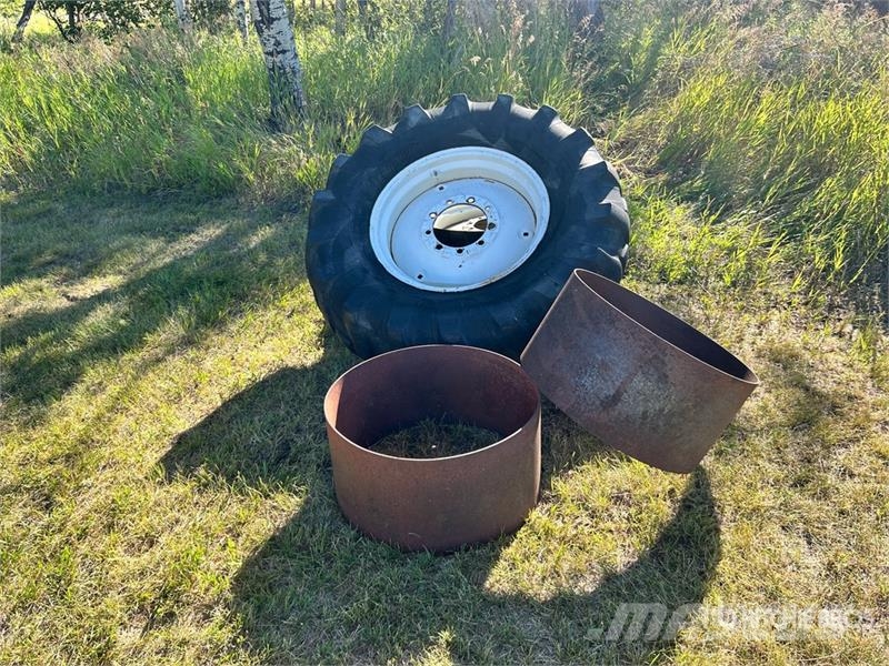 Quantity of (2) Armstrong 17.5L-24 Tires Opony, koła i felgi