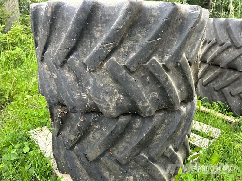 Quantity of (2) Armstrong 38x18.00-20 Tires Opony, koła i felgi