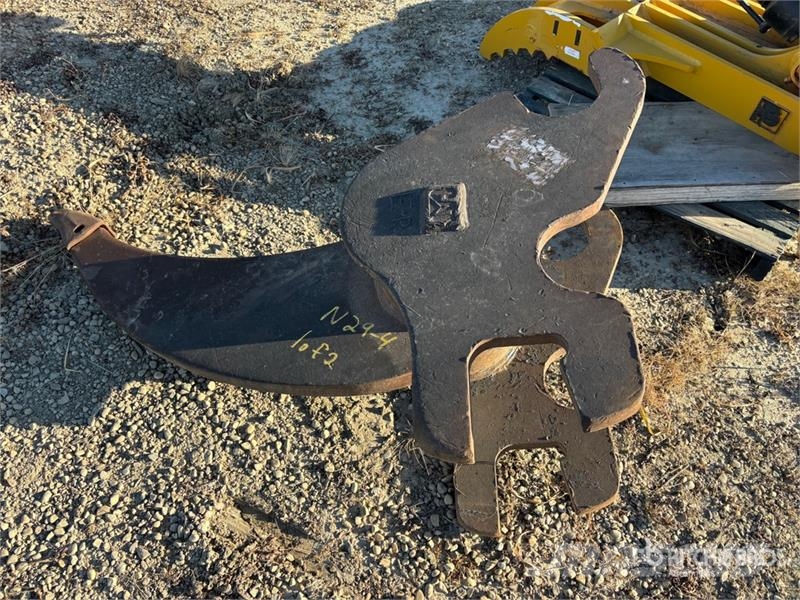 Quantity of (2) Attachments Ostale komponente za građevinarstvo