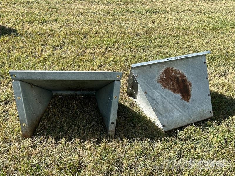Quantity of (2) Auger Ports Strojevi za preradu i skadištenje žetva - Ostalo