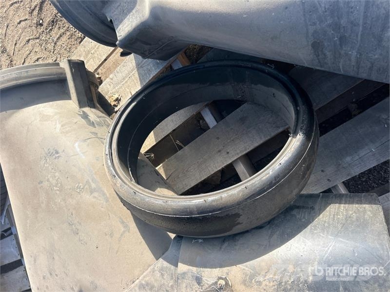  Quantity of (2) Auger Spouts Drugi deli