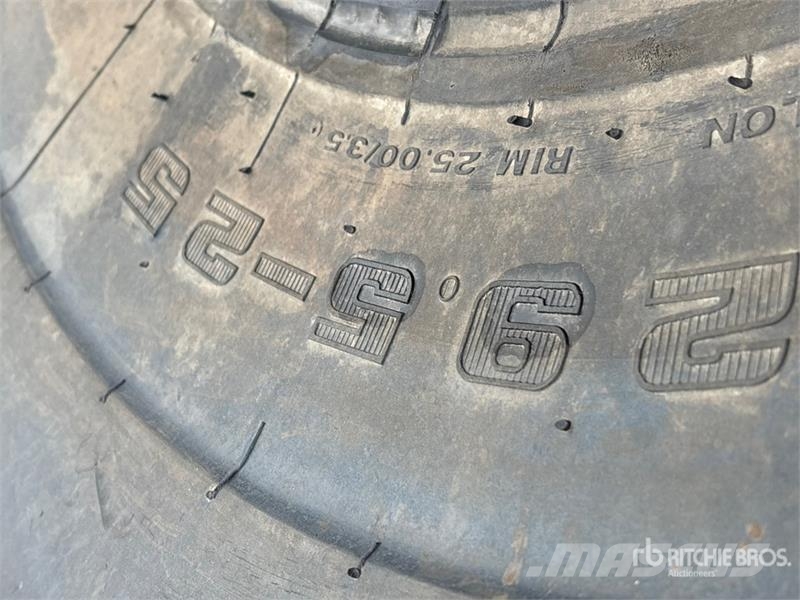 Quantity of (2) Beaver 29.5x25 Wheel Loader Tires Opony, koła i felgi