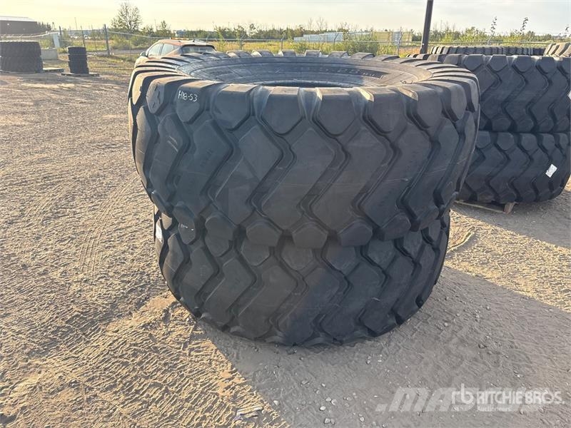 Quantity of (2) Beaver 29.5x25 Tires (Unused) Opony, koła i felgi