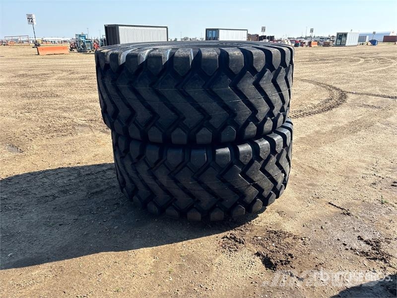 Quantity of (2) Bedrock 26.5x25 Tires (Unused) Opony, koła i felgi
