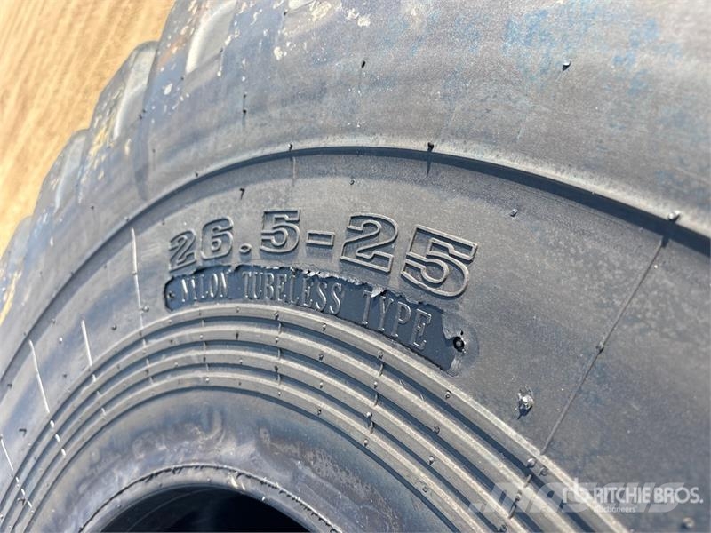 Quantity of (2) Bedrock 26.5x25 Tires (Unused) Opony, koła i felgi