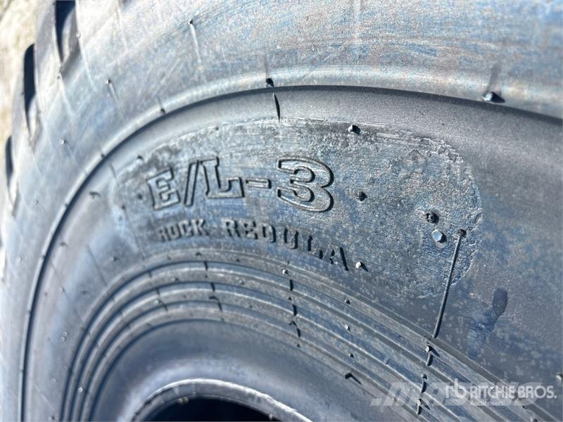 Quantity of (2) Bedrock 26.5x25 Tires (Unused) Opony, koła i felgi