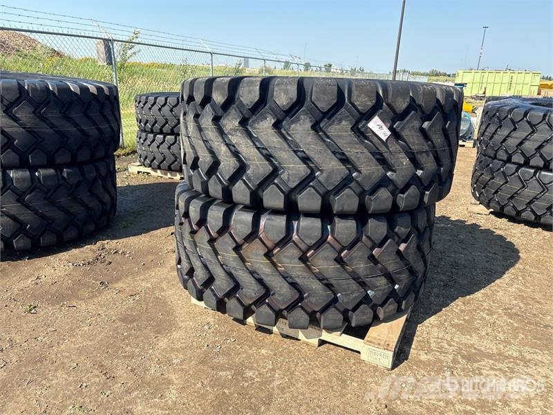 Quantity of (2) Bedrock 26.5x25 Tires (Unused) Opony, koła i felgi