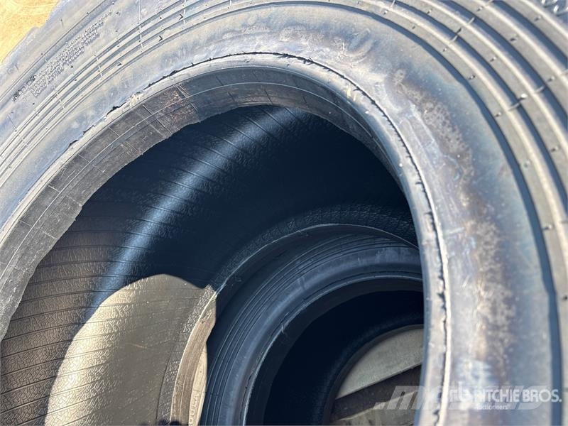 Quantity of (2) Bedrock 26.5x25 Tires (Unused) Opony, koła i felgi